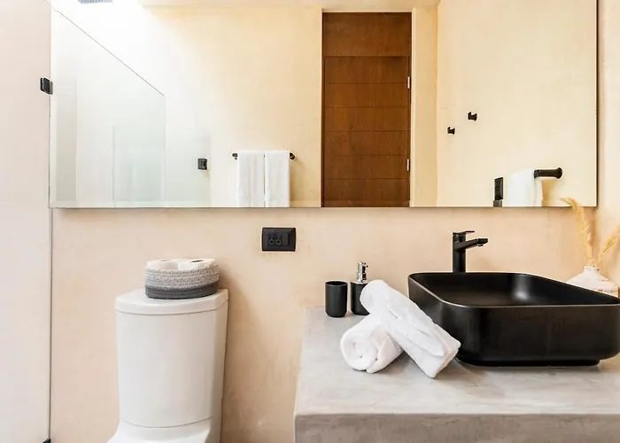 5-bedroom Private House With Pool In