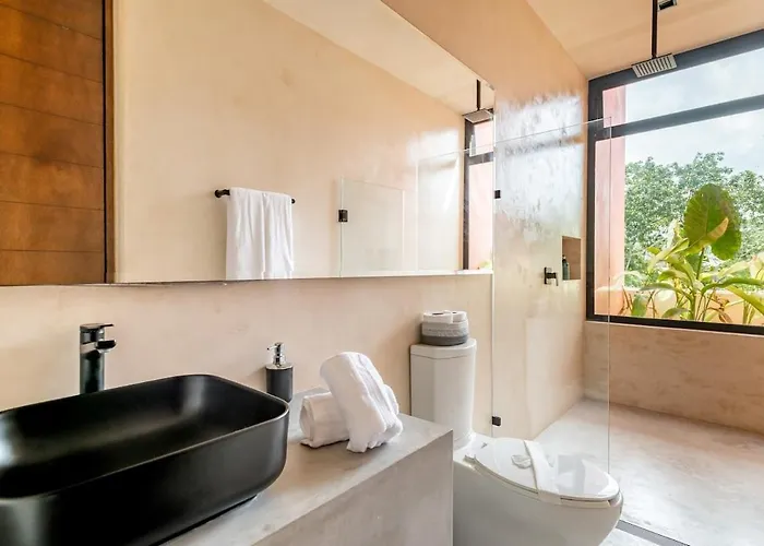 5-bedroom Private House With Pool In *