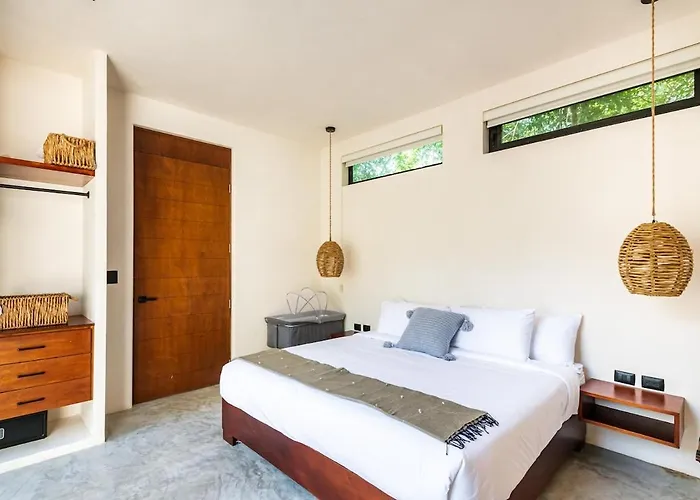 5-bedroom Private House With Pool In *