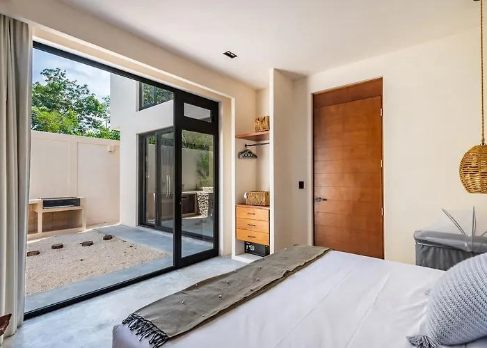5-bedroom Private House With Pool In