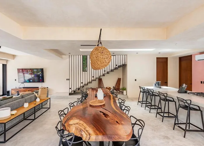 5-bedroom Private House With Pool In
