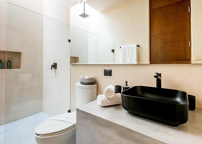 5-bedroom Private House With Pool In *