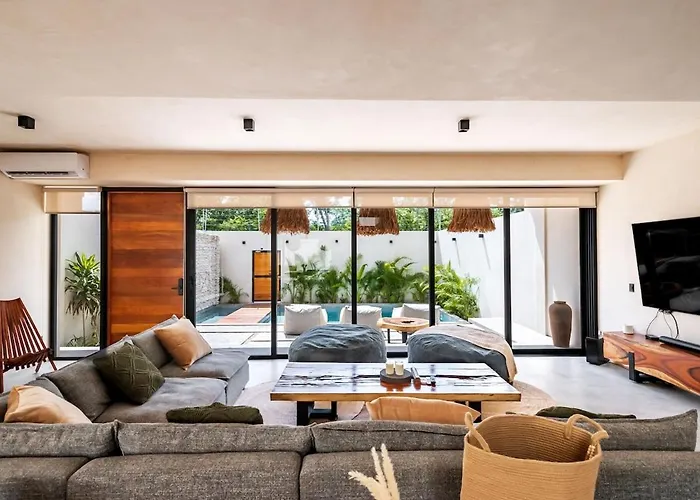 Villa 5-bedroom Private House With Pool In *