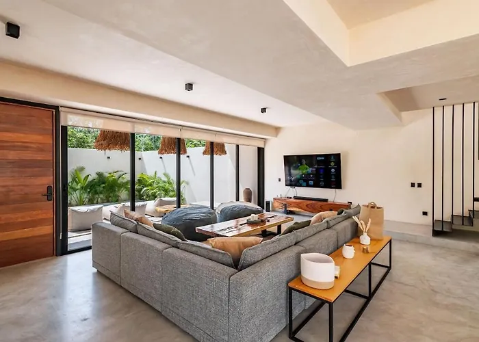 5-bedroom Private House With Pool In Villa