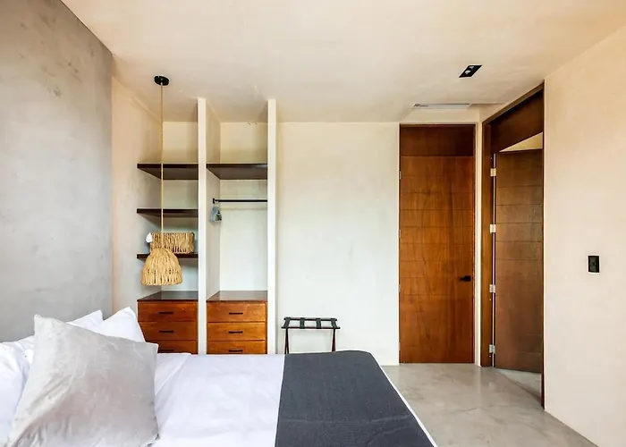 5-bedroom Private House With Pool In *